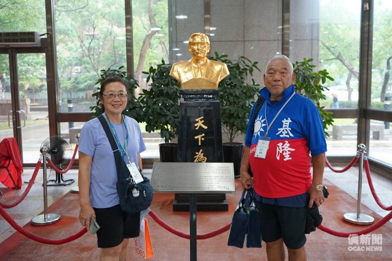 雙十慶典僑胞蟬聯「頭香」 徐佳青勉國家團結、韌性僑社