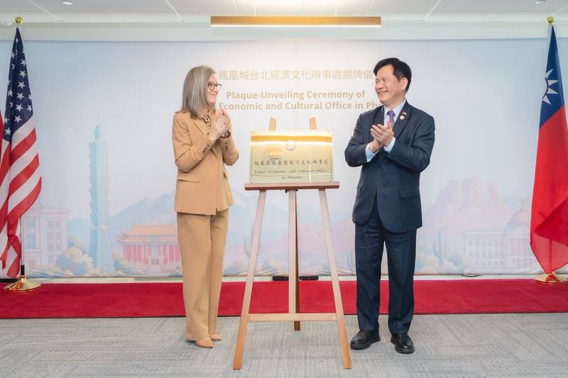 外交部長林佳龍出席我國駐鳳凰城辦事處揭牌儀式