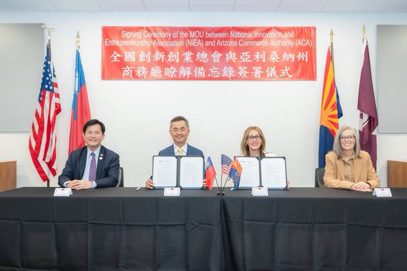 外交部長林佳龍出席我國駐鳳凰城辦事處揭牌儀式