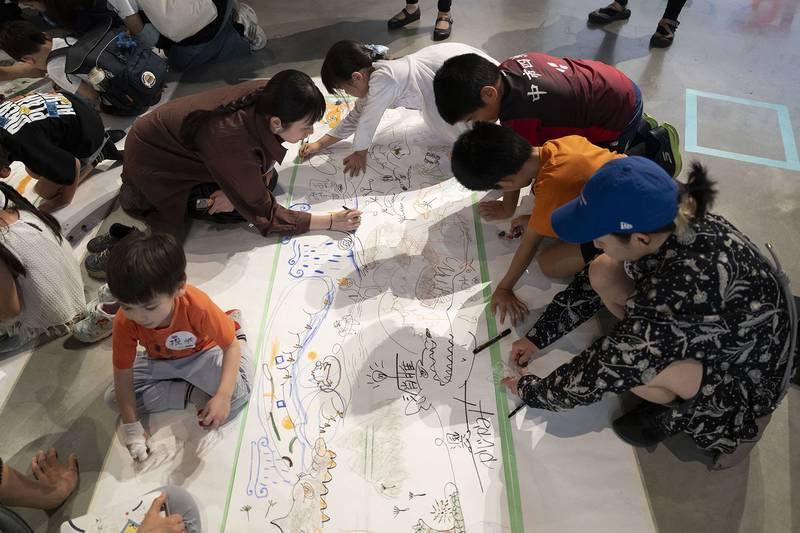 國美館兒藝基地《文字跑進作品裡了!》開展 跨國新作與館藏對話,帶大小朋友探索作品中文字的秘密