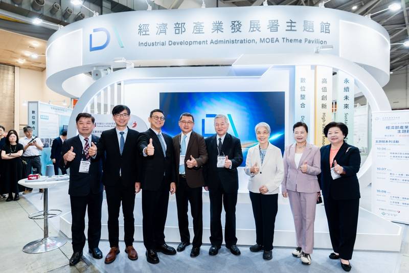 AI 3分鐘報價、廢碳纖維變鞋墊、自動充氣睡墊打入國際品牌! 產發署TITAS主題館首度亮相秀轉型實績