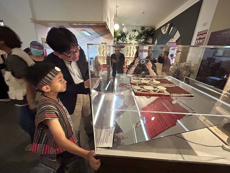 從文物找回人的名字 《Tnunan循物而返,相繫共生》特展 循30餘件臺博藏品重現南澳泰雅人群像
