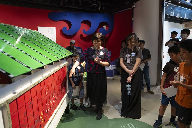 國美館兒藝基地《文字跑進作品裡了!》開展 跨國新作與館藏對話,帶大小朋友探索作品中文字的秘密(新聞稿)