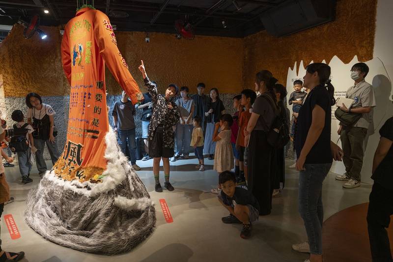 國美館兒藝基地《文字跑進作品裡了!》開展 跨國新作與館藏對話,帶大小朋友探索作品中文字的秘密(新聞稿)