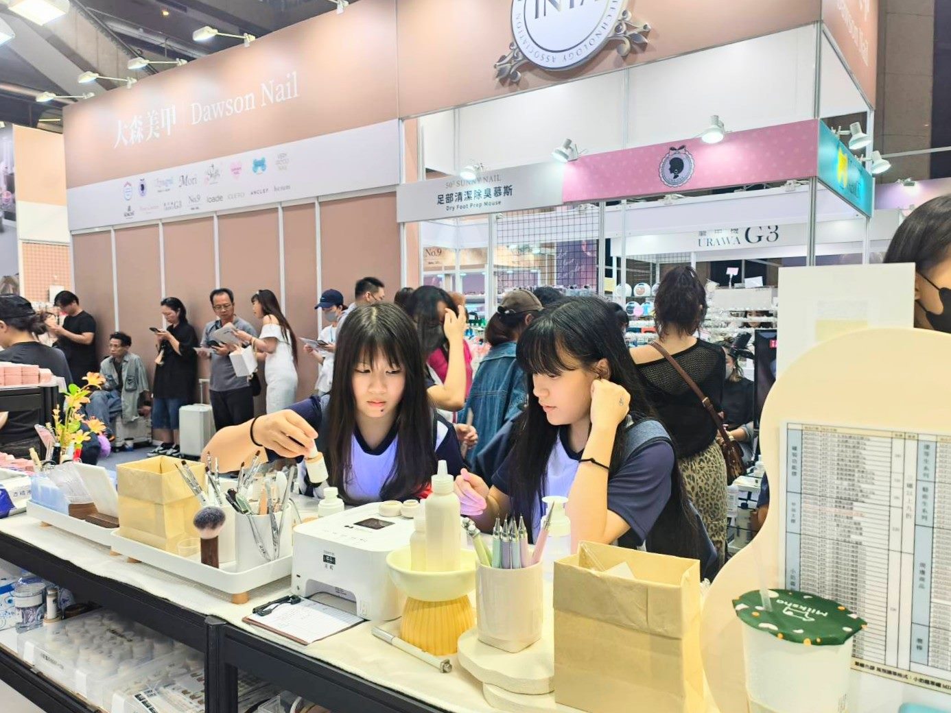 台北育達高中時尚造型科參訪美容展 接軌產業實務