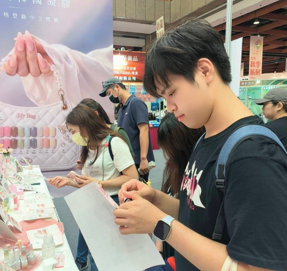 台北育達高中時尚造型科參訪美容展 接軌產業實務