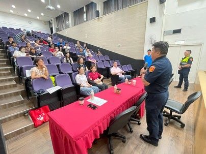 與校攜手防堵詐騙　偕同志工守護學童