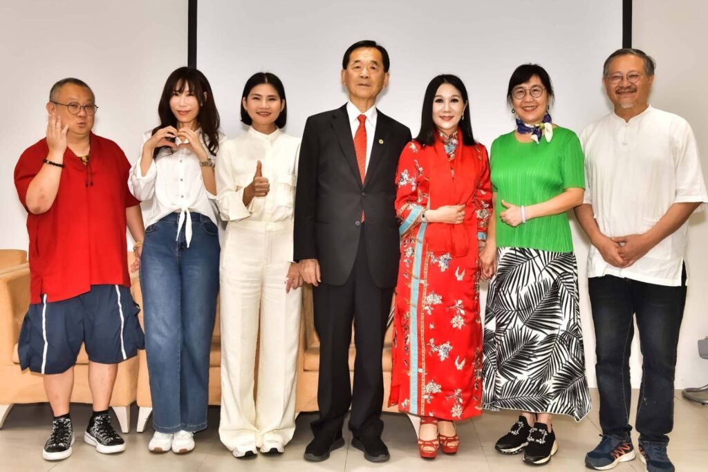 周丹薇、陳匡怡、舒夢蘭支持藝術公益 義賣作品助紅心字會弱勢兒童 49 S 213279226 0