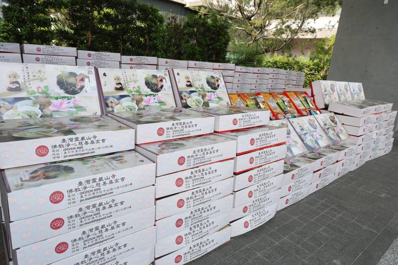 靈巖山寺攜手淨心慈善基金會重陽南投送暖　 許縣長感謝協力縣府關懷獨居長輩
