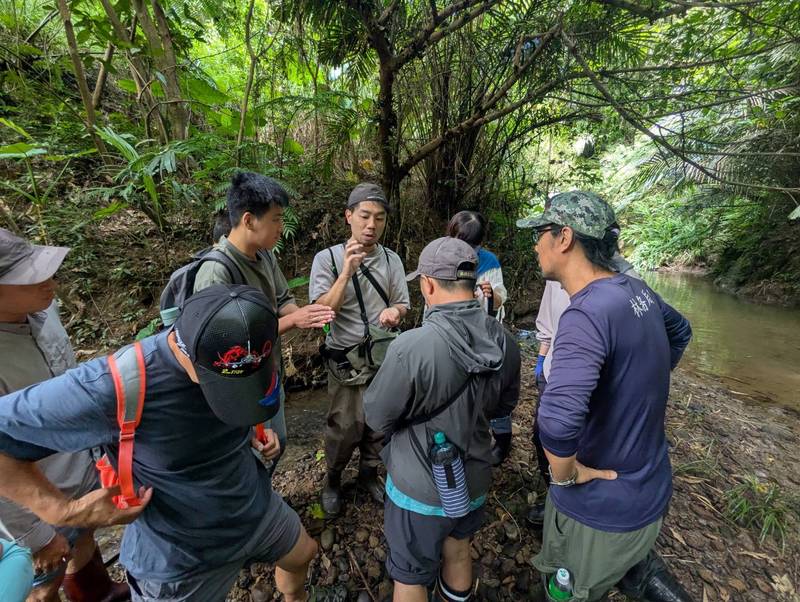 林業署新竹分署走讀中盛野溪 體驗成為一日溪流野生動物