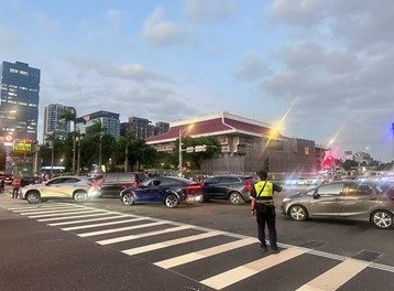 因應國慶連假車潮 北市警全面啟動交通疏導