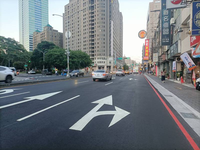中市南區復興路燙平及標線更新 交通局持續打造安全人行環境