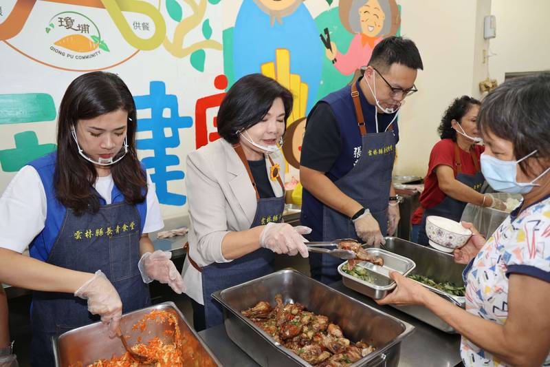 長青食堂串起社區照顧 張麗善縣長走入水林關懷長輩 打造在地安老幸福家園