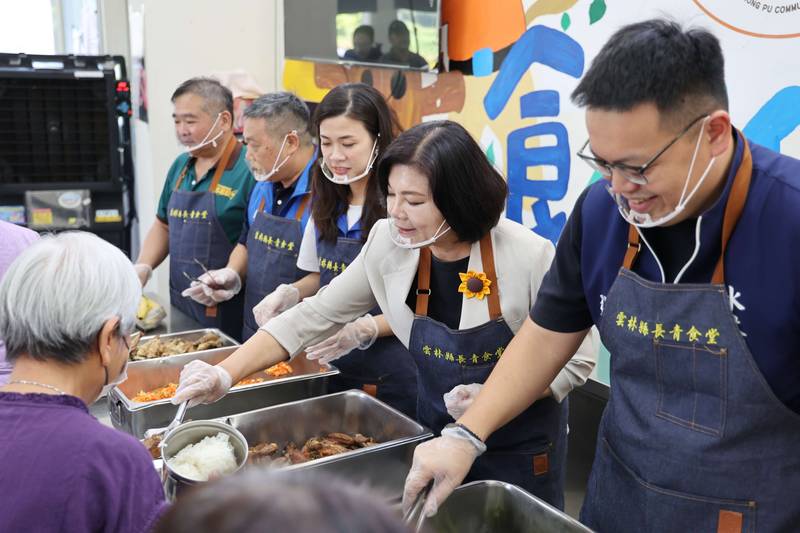 長青食堂串起社區照顧 張麗善縣長走入水林關懷長輩 打造在地安老幸福家園