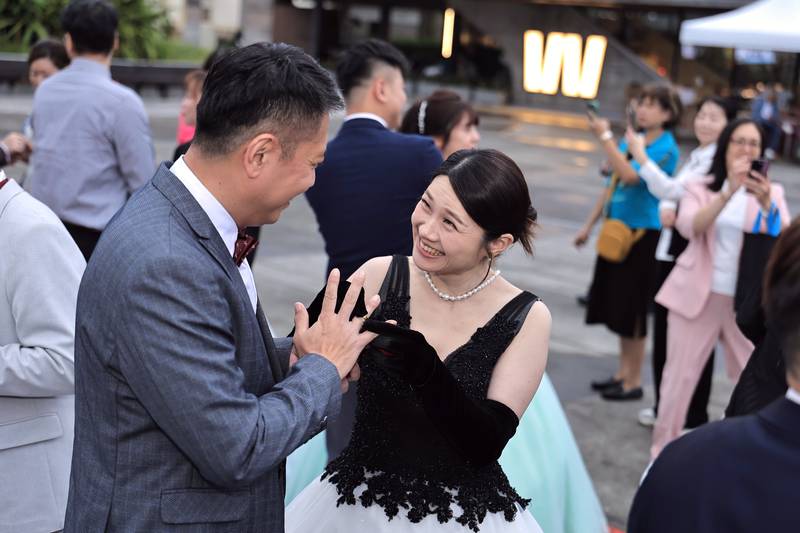 基隆市115年市民聯合婚禮浪漫登場 謝國樑見證23對新人攜手許下幸福承諾