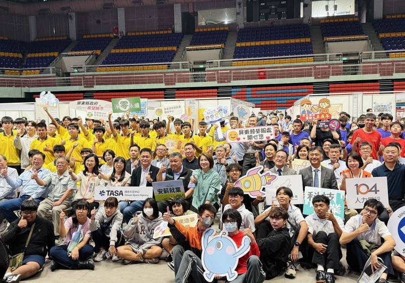 屏縣府攜手台積電協力廠商辦大型徵才 吸引近千名學生及求職者參與