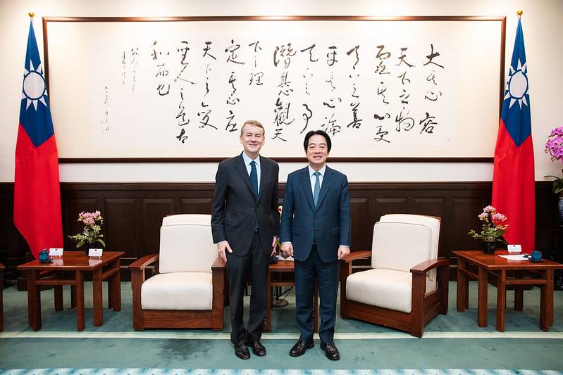 接見美國聯邦參議員班奈特訪團 總統:臺海和平攸關印太穩定 盼深化臺美國防科技合作