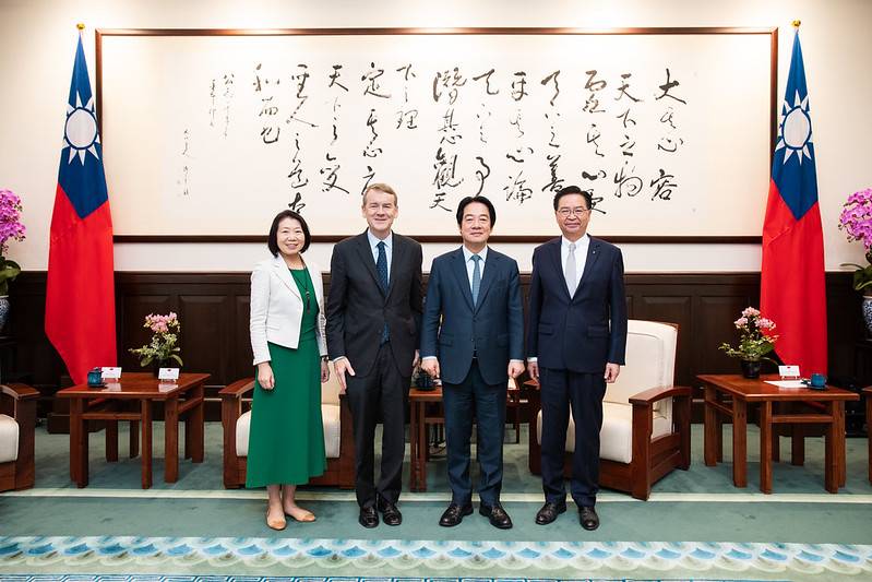 接見美國聯邦參議員班奈特訪團 總統:臺海和平攸關印太穩定 盼深化臺美國防科技合作