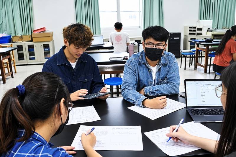 深化校園閱讀文化 表揚115年全國高級中等學校績優圖書館及推動閱讀優秀教師