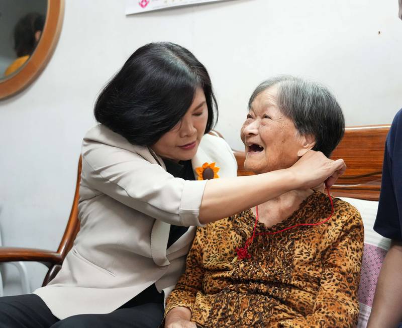 106歲仍看報、看布袋戲 張縣長走訪雲林7位百歲人瑞獻祝福