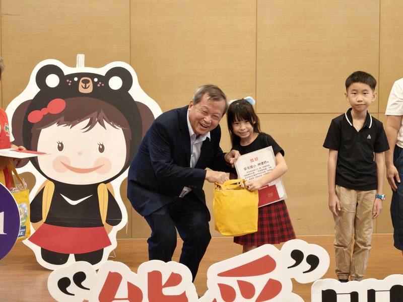 熊愛閱讀頒獎 表揚閱讀高手與心得達人