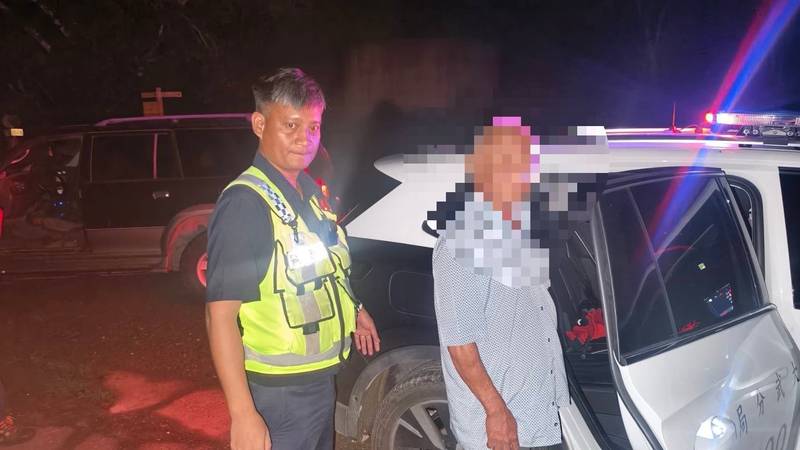 天黑山區受困無助 大武警深夜接力搜尋助民眾脫困