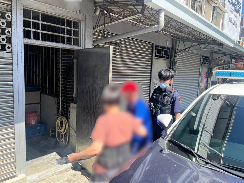 冷氣遙控器壞了好困擾 南王警助長者返家更解燃眉之急