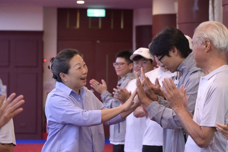 115年全民運動會即將登場 縣長徐榛蔚親自授旗 勉勵代表隊為花蓮爭光