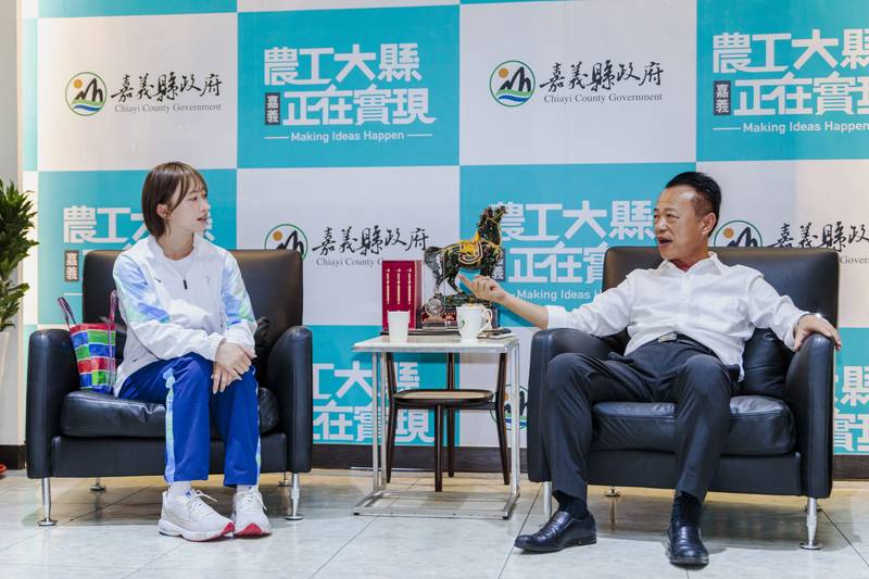 嘉縣軟網好手江旻育勇奪亞運銀牌，翁章梁頒賀榜及30萬獎勵金