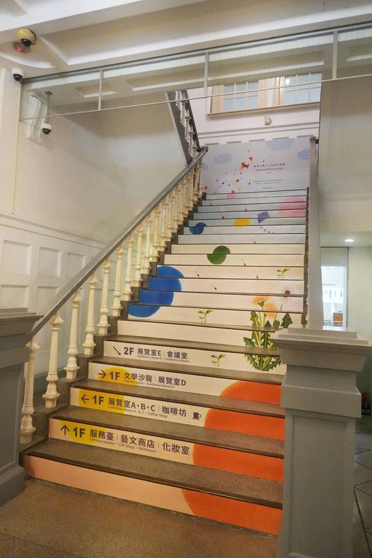 臺文館《越境的詩心》捐贈展即日起登場!典藏結合生成式AI 三語「數位黃靈芝」跨時空化身互動導覽員