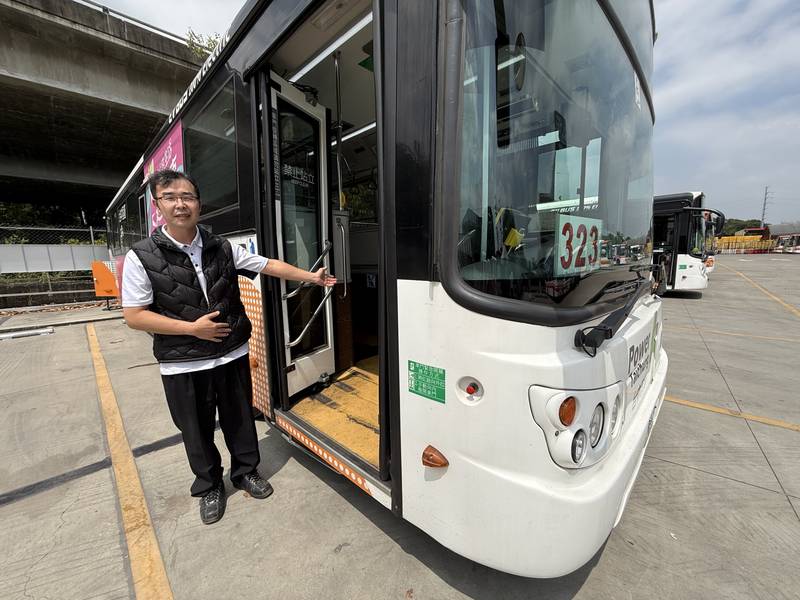 台中暖心公車駕駛助不適乘客就醫 全車鼓掌、長輩熱心做媒 交通局:展現城市溫暖