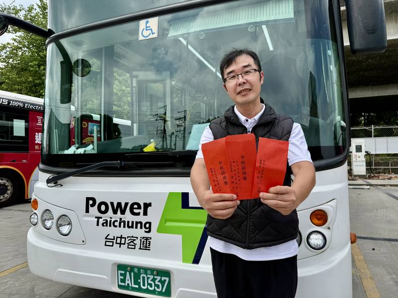 台中暖心公車駕駛助不適乘客就醫 全車鼓掌、長輩熱心做媒 交通局:展現城市溫暖