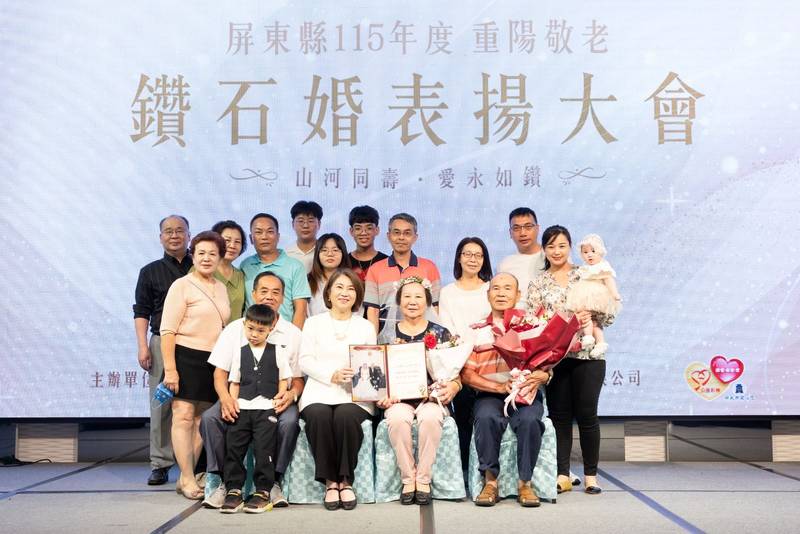 「山河同壽 愛永如鑽」重陽敬老鑽石婚表揚大會 37對鑽石佳偶連袂出席慶祝