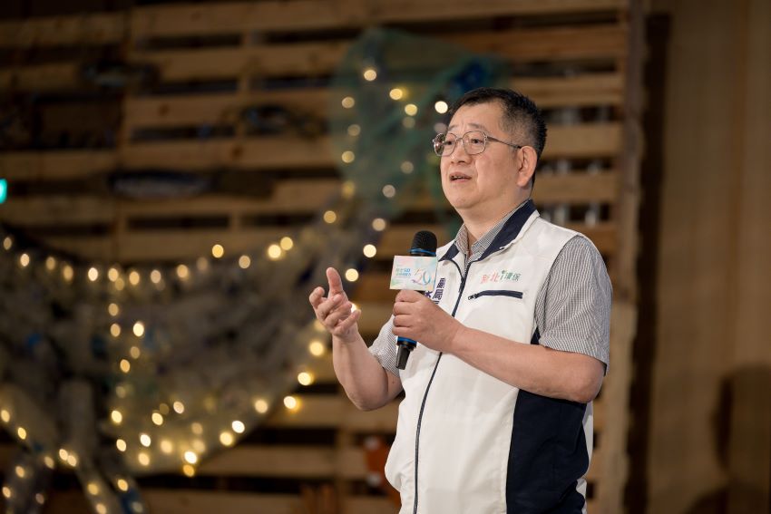 《圖說》副局長朱益君致詞肯定每一組團隊的投入，並感謝合作夥伴、評審及工作人員的支持。〈環保局提供〉