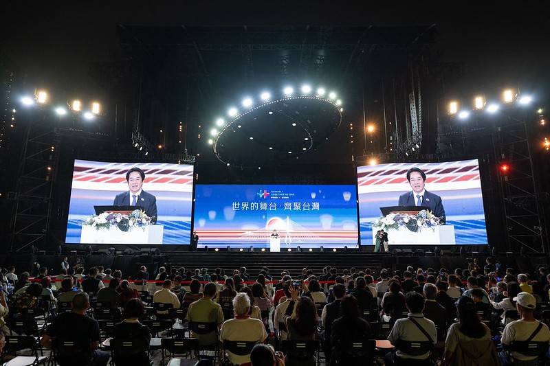 總統出席國慶晚會 盼全民共享經濟果實、團結合作 將臺灣成就化為人民實實在在的幸福