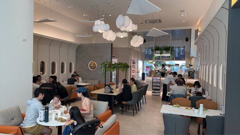 雙十連假中央公園添新亮點!「飛樂 Flyjoy」航空主題餐飲開幕 建設局長邀市民一同體驗
