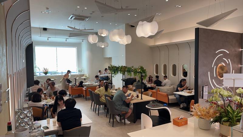 雙十連假中央公園添新亮點!「飛樂 Flyjoy」航空主題餐飲開幕 建設局長邀市民一同體驗