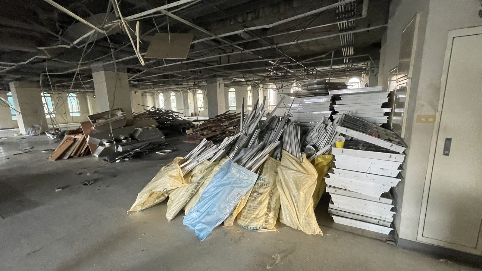 加速高雄車站周邊公辦都更 都發局整備舊健保大樓作為警政聯合辦公中繼基地 確保警政服務不中斷