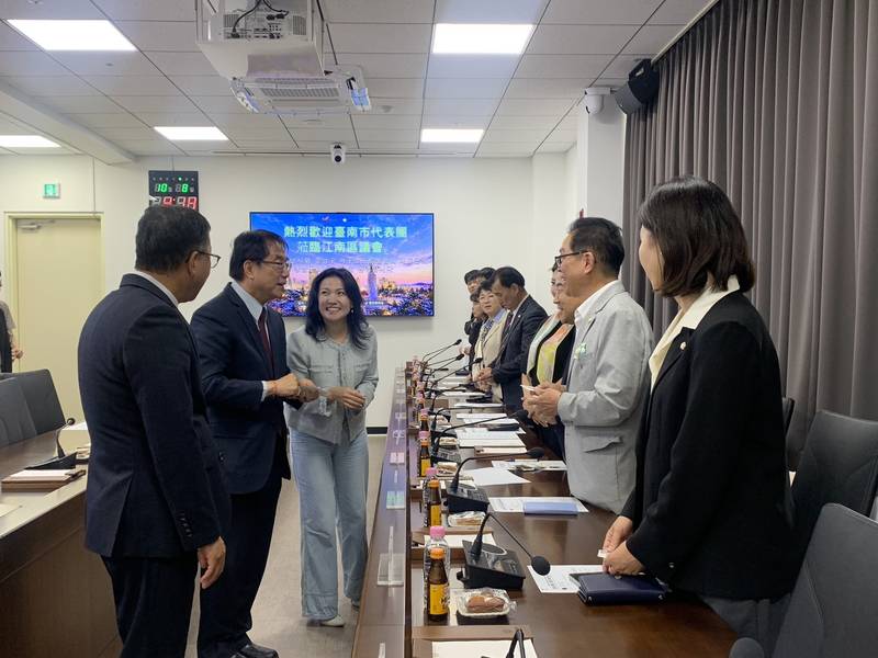 黃偉哲訪江南區議會 力促延續雙方友好交流