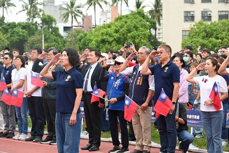 台東2,500人齊聚升旗迎國慶！饒慶鈴與鄉親同賀雙十