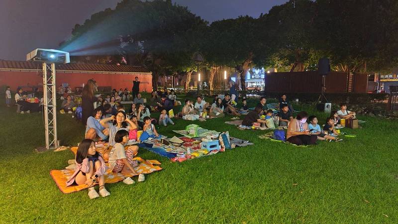 屏東書院園區「星空草地電影院」熱鬧登場！  《可可夜總會》熱映 戶外空間煥發新魅力