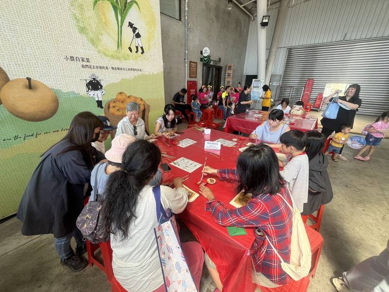 秋風吹起好「柿」成雙！2026新埔柿餅節今登場 縣府邀民眾體驗金黃秋日風情