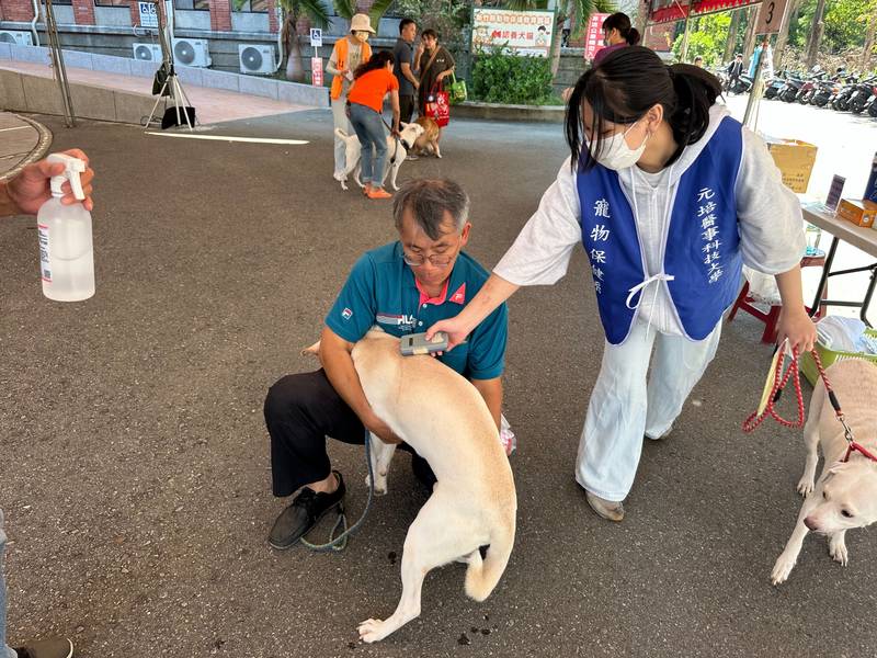 雙十國慶也要照顧毛小孩  竹縣防範狂犬病「毛齊來打」好熱鬧