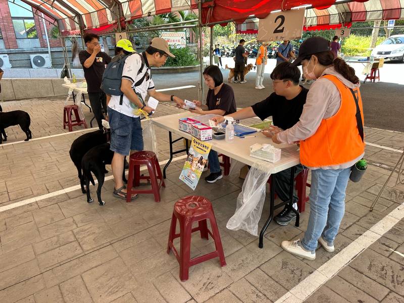 雙十國慶也要照顧毛小孩  竹縣防範狂犬病「毛齊來打」好熱鬧