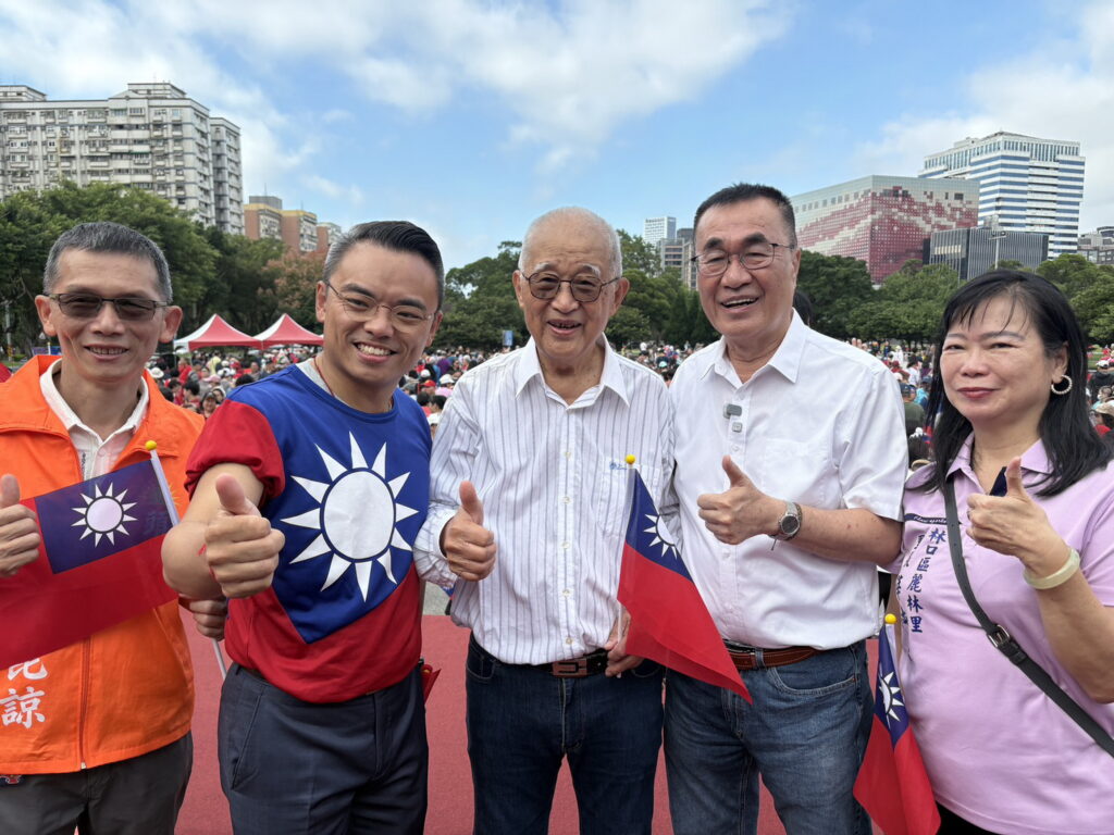 李四川合體侯友宜、朱立倫國慶升旗 鄉親相約「明年跟川伯市長一起升旗」 7 S 75448494
