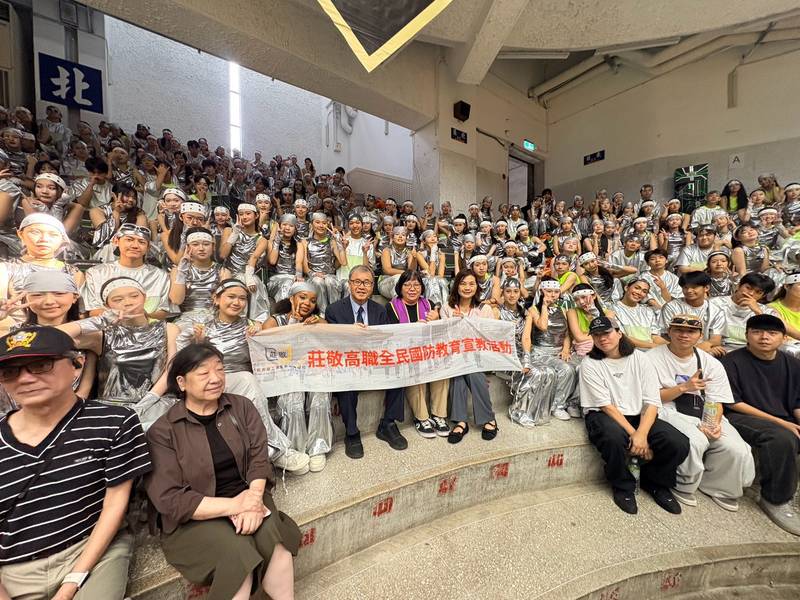 青春齊聚國慶舞臺 學生展現多元文化與創意活力 教育部部長慰勉國慶參演師生