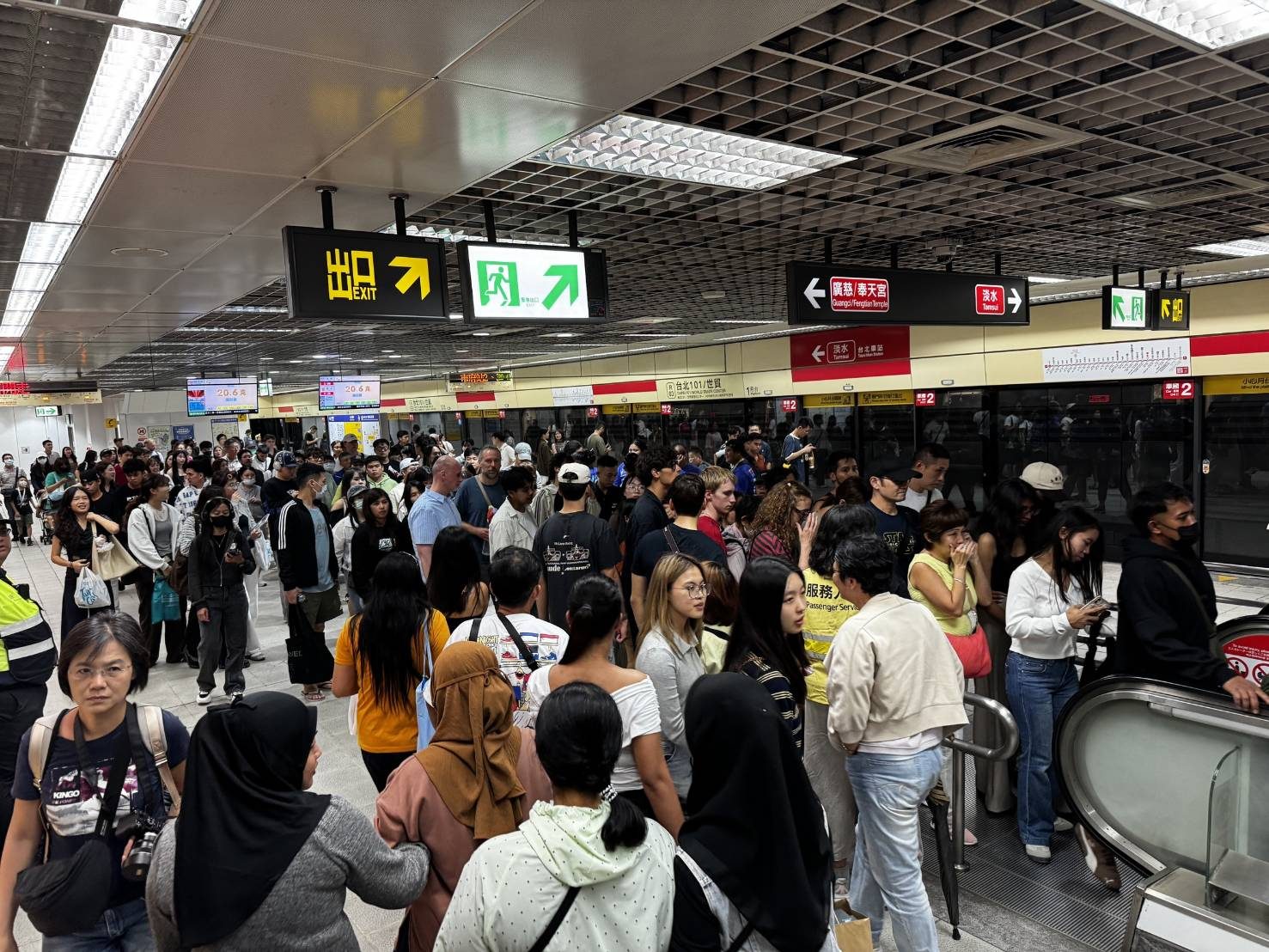 國慶多項活動帶動旅運需求 國慶日運量刷新歷年新高達213萬人次 全系統加發29趟次列車 感謝所有旅客配合及同仁辛勞