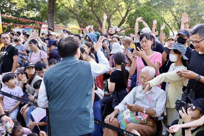 水交社晴空大遊行歡慶雙十 黃偉哲邀親子體驗眷村文化