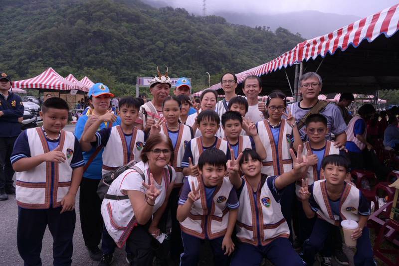 縣長徐榛蔚出席萬榮鄉太魯閣族感恩祭 傳承傳統文化魅力 縣府擴大育兒福利做部落最強靠山