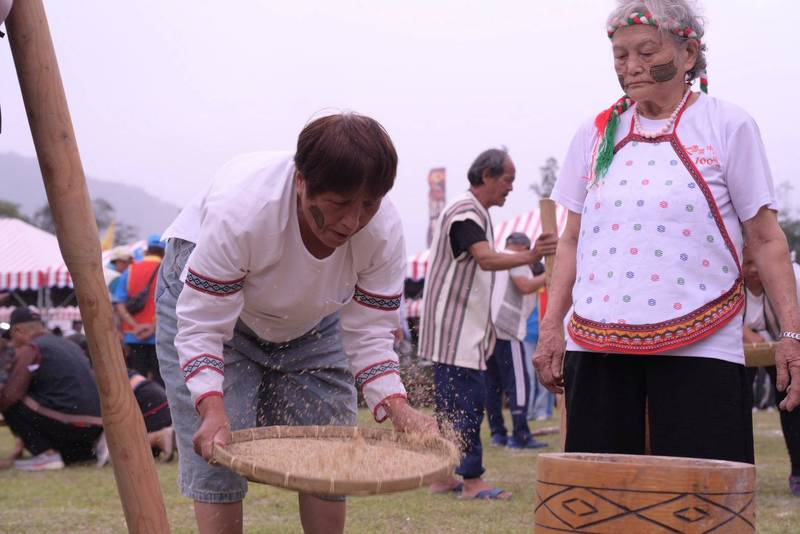 縣長徐榛蔚出席萬榮鄉太魯閣族感恩祭 傳承傳統文化魅力 縣府擴大育兒福利做部落最強靠山